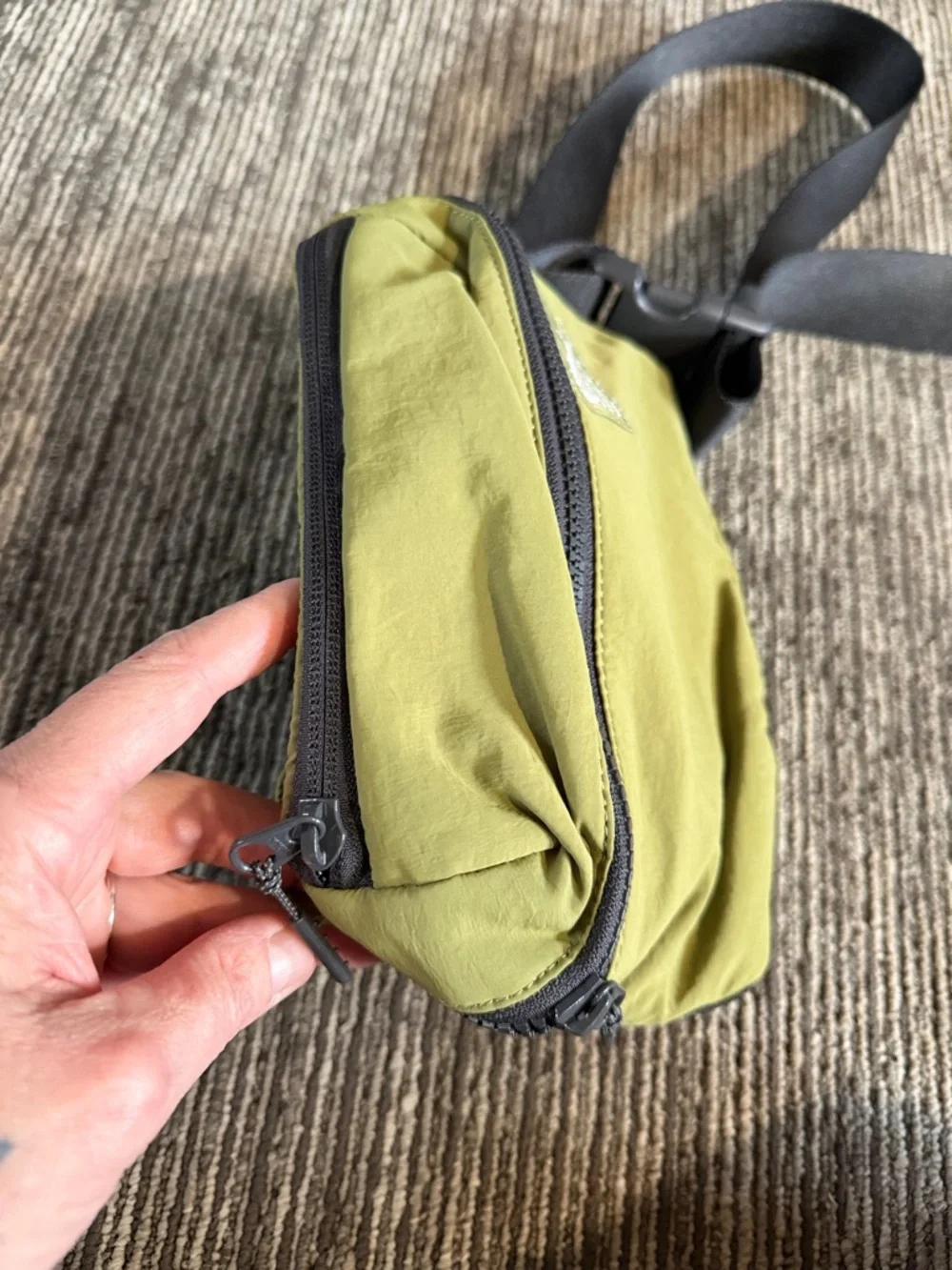 Lululemon Clean Lines Belt Bag 2L Green - Picture 6 of 7